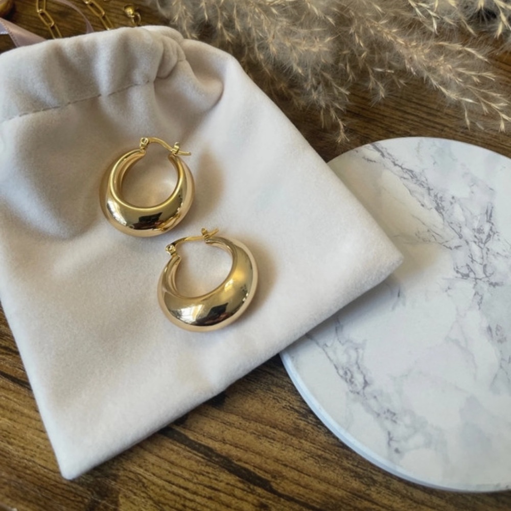 Golden rim earrings